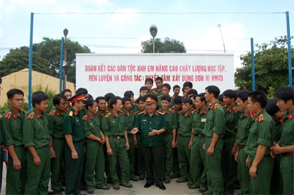 Đại tướng Lê Văn Dũng làm việc tại Trường Sĩ quan Chính trị và Bộ CHQS tỉnh Bắc Ninh