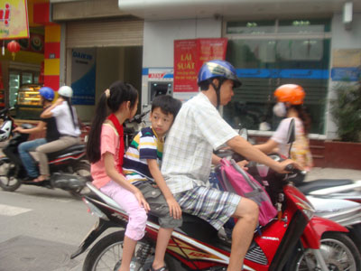 Phụ huynh vẫn thờ ơ với mũ bảo hiểm cho trẻ