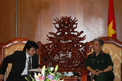 Giải quyết vấn đề biển Đông phải công khai, minh bạch