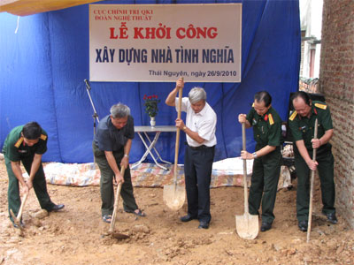 Khởi công xây dựng nhà tình nghĩa