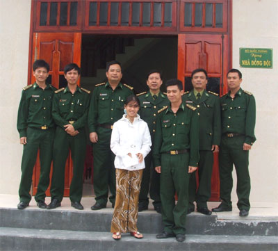 Bàn giao Nhà đồng đội cho Thượng úy Vũ Tiến Định