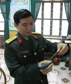 Dụng cụ tháo nút phòng ẩm của đạn