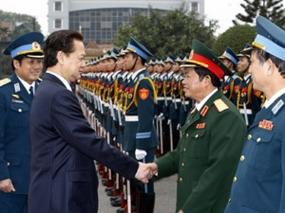 Thủ tướng tới thăm và chúc Tết quân chủng PK-KQ
