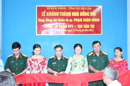 Khánh thành, bàn giao nhà tình nghĩa, nhà đồng đội cho các đối tượng chính sách