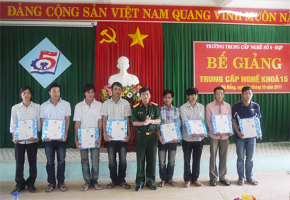 Bế giảng trung cấp nghề khóa 15