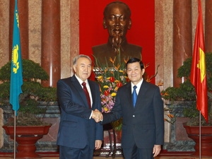 Lãnh đạo tiếp Tổng thống Cộng hòa Kazakhstan