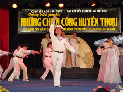 “Đáy sâu bè bạn tôi nằm…”