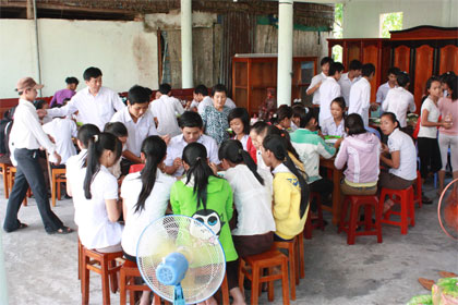 “Anh Bảy từ thiện”