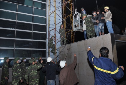 Tích cực giải cứu nạn nhân trong vụ cháy tòa nhà Tập đoàn Điện lực