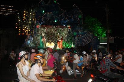 TP Hồ Chí Minh - Rực rỡ sắc màu Giáng sinh