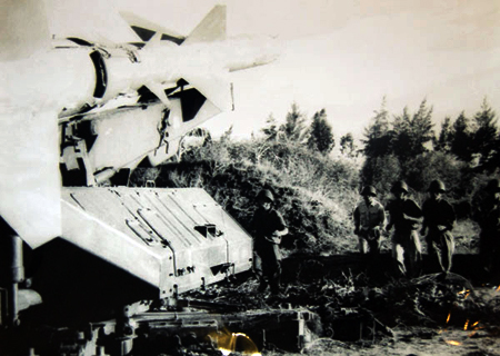 Bảo đảm liên lạc vững chắc, báo động kịp thời