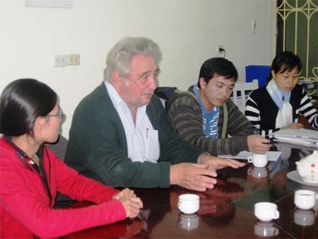 Người thách thức vũ trụ và mối duyên với Việt Nam