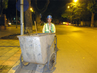 Chị lao công giàu lòng nhân ái