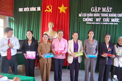 Gặp mặt các nữ cựu quân nhân tham gia kháng chiến chống Mỹ