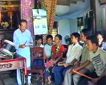 Người lưu giữ làn điệu hát Sắc bùa