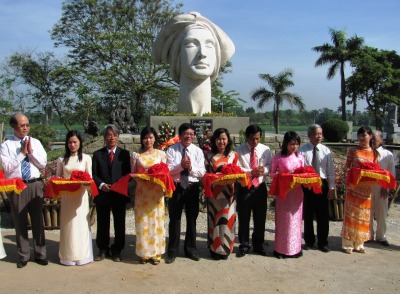 Khánh thành tượng “Cô gái Việt Nam”