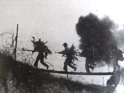 Tập kích luồn sâu tiêu diệt máy bay địch