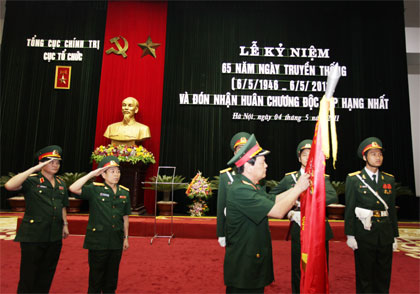 Đón nhận Huân chương Độc lập hạng nhất