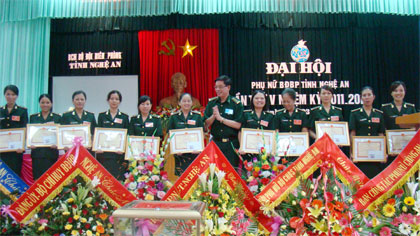 Làm tốt việc nước, đảm việc nhà