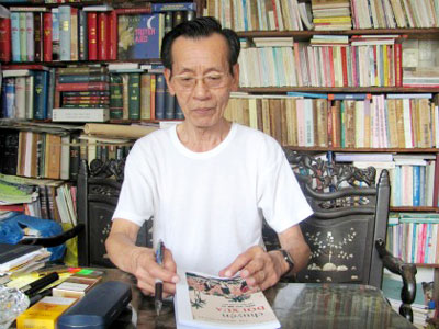 Ông giáo già và niềm đam mê sách