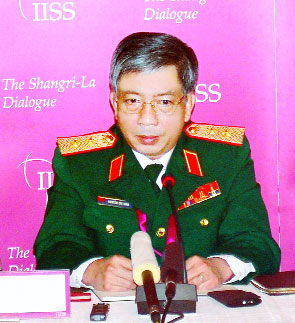 Kiên trì giải quyết vấn đề Biển Đông bằng biện pháp hòa bình