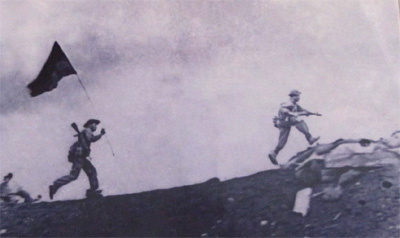 Kết hợp đánh tập trung hiệp đồng quân binh chủng với phòng ngự vững chắc