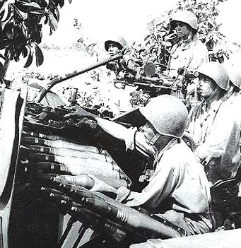 Diệt máy bay địch, lần đầu bắt sống giặc lái