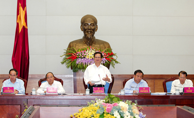 Thủ tướng Nguyễn Tấn Dũng làm việc với các nhà khoa học, chuyên gia kinh tế