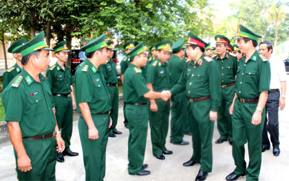 Đại tướng Phùng Quang Thanh làm việc tại Bộ chỉ huy Biên phòng tỉnh Hà Tĩnh