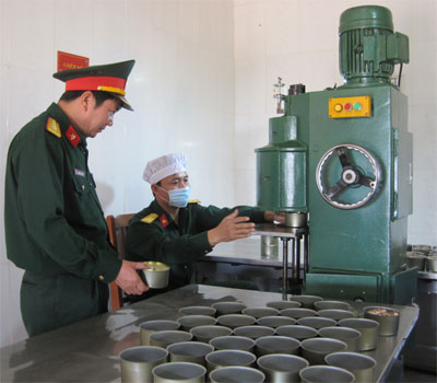 Sản xuất thịt hộp tại trạm chế biến thực phẩm tập trung