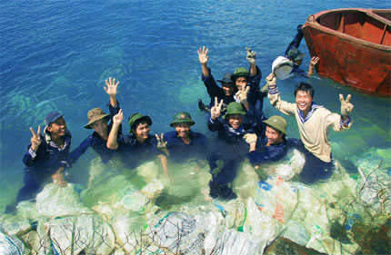 Những người lính xây đảo thầm lặng