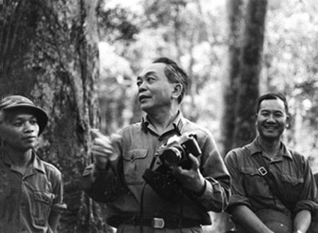 Chuyến thị sát giữa mùa xuân của Đại tướng