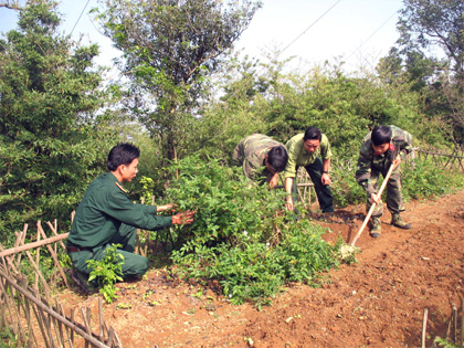 Chiến sĩ trên đỉnh Khau Kiêng