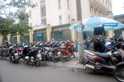 Tìm lại sự thông thoáng lòng đường, vỉa hè ở Hà Nội (Bài 2)