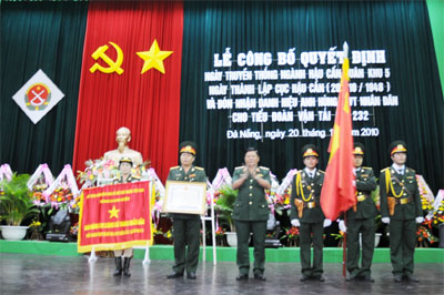 Tiểu đoàn vận tải nữ 232 đón nhận danh hiệu Anh hùng lực lượng vũ trang nhân dân