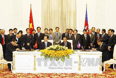 Thủ tướng Nguyễn Tấn Dũng hội đàm, hội kiến với các nhà lãnh đạo Cam-pu-chia