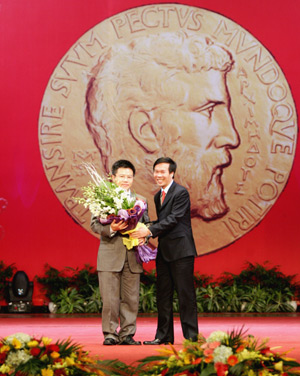 Ngô Bảo Châu - Rạng danh trí tuệ Việt Nam