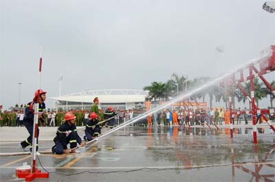 21 đội xuất sắc tham dự Hội thi Nghiệp vụ chữa cháy toàn quốc năm 2010
