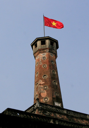 Hà Nội rực rỡ cờ hoa