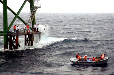 Càng khó khăn càng vững niềm tin
