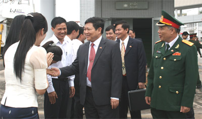 Đoàn cán bộ chính trị cấp cao Quân đội nhân dân Việt Nam thăm hữu nghị chính thức Cộng hòa Dân chủ  nhân dân Lào