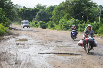 Ngừng thi công vì... chờ vốn !