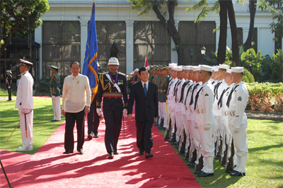 Chủ tịch nước Trương Tấn Sang đến Phi-líp-pin bắt đầu chuyến thăm chính thức cấp Nhà nước