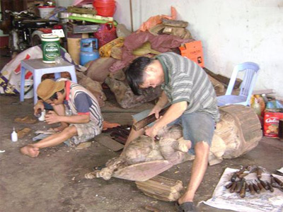 Đắc Lắc: Nghề đục tượng gỗ đang “ăn nên làm ra”