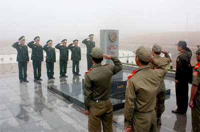 Thăm Đại đội bảo vệ biên giới 104 nhân Quốc khánh Lào