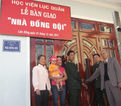 Xây 14 nhà tình nghĩa, nhà đồng đội  tặng các đối tượng chính sách