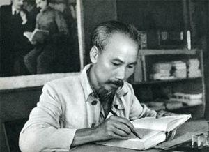 Trao tượng Chủ tịch Hồ Chí Minh tặng Đảng ủy khối các cơ quan Trung ương Đảng
