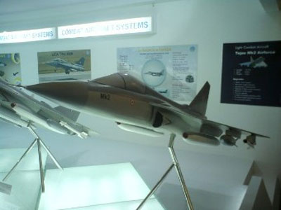Ấn Độ giới thiệu mô hình máy bay Tejas Mk.2 mới