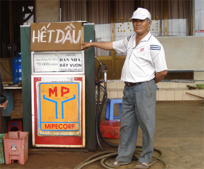 Xăng dầu khan hiếm, người trồng cà phê gặp khó