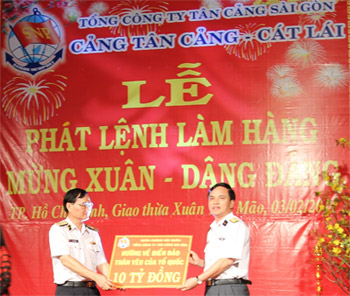 10 tỷ đồng tặng biển đảo ngày đầu Xuân